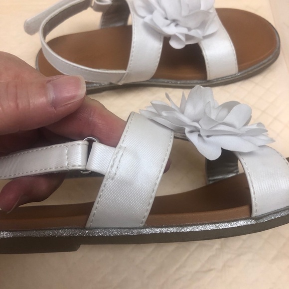 Sandals White straps, Velcro Cat & Jack brand Girls 12 Rubber solesFlower on top - Picture 9 of 12